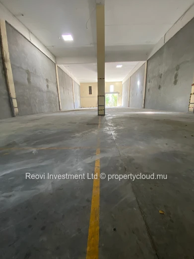 Prime Commercial Showroom + Store of 150m² in centre of Coromandel