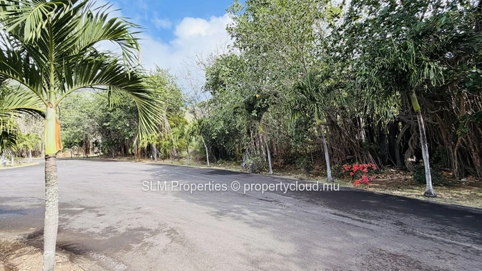 Terrain résidentiel de 1 374 m² à vendre à Pailles