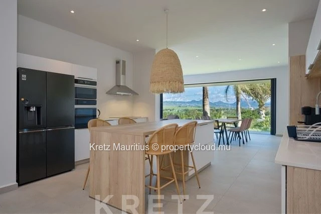 Brand-New Luxury Apartment – 3 En-Suite Bedrooms