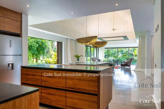 For sale - Prestigious architect-designed villa in Anahita