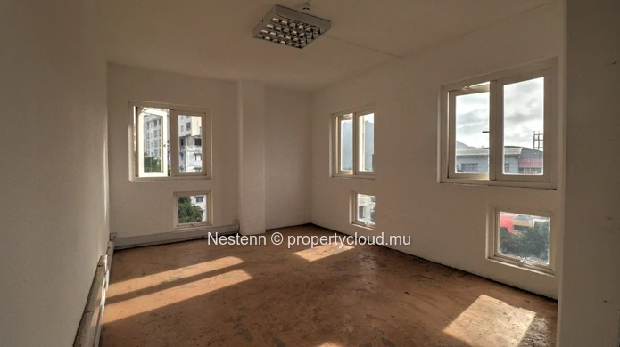 Office space of 371.61 m² 