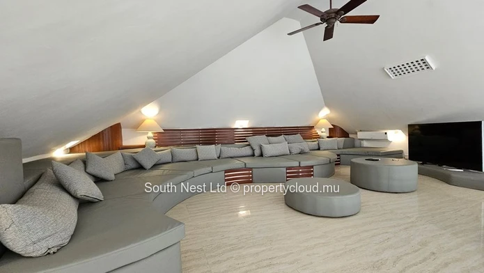 Villa of 8 bedroom at prestigious Golf Estate 