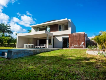 Expertly interior designed, a fabulous fully furnished modern villa ready to move.