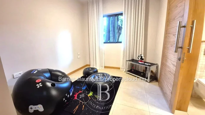 BELLE VUE - luxury Garden Apartment - 4 bedrooms ensuite