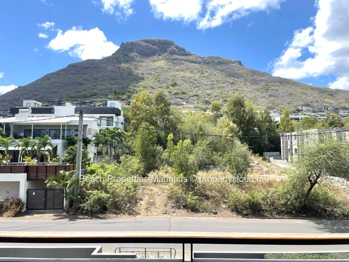 54 m² Core & Shell Office for Rent | Balcony, Mountain View, Tamarin