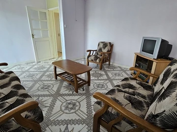 Tranquil Coastal Living: Charming home in peaceful area