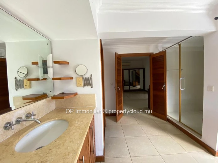 Stunning Péreybère Home with Private Pool and Land - Rs 35M!