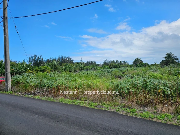 Prime 1081m² plot near the beach