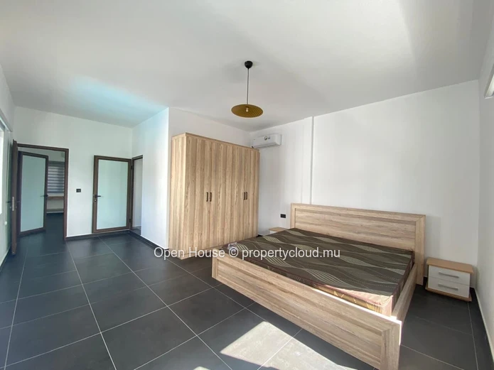 For rent in Calodyne, beautiful furnished villa on a 475m² plot. This new property offers 3 en-suite bedrooms, a priv...