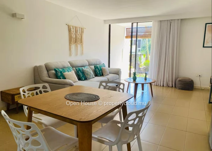À vendre : Appartement R+2 - meublé, climatisé, cuisine équipée, dressing, terrasse 30m². Piscine commune, jardin, pa...