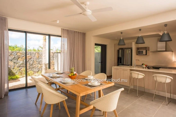 Villa PDS à vendre, Tamarin, 364m² habitables, terrain 669m², 3 chambres, piscine privée, accès mer, proche écoles