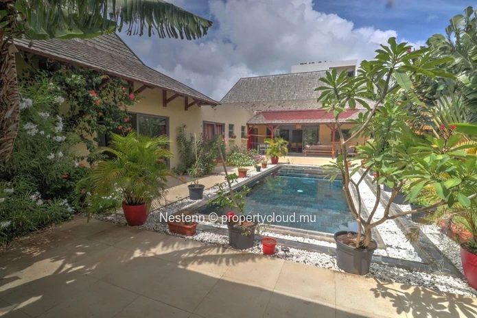 Elegant balinese-style villa on 675m² land