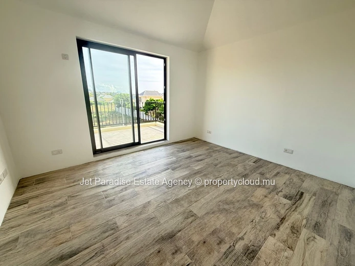 Villa Moderne de 4 Chambres dans un Domaine Sécurisé 