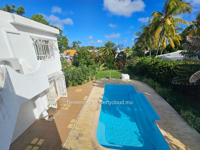 Charming 4-Bedroom Family Home with Pool – Walking Distance to Blue Bay Beach