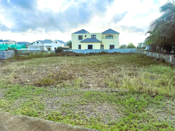 Terrain Résidentiel en Pleine Propriété à Vendre à Flic en Flac