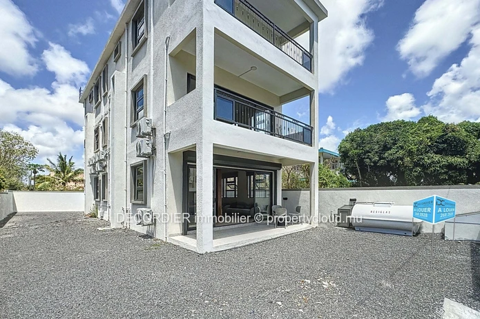 Apartment located on the 2nd floor at 5 minutes walk from the beach