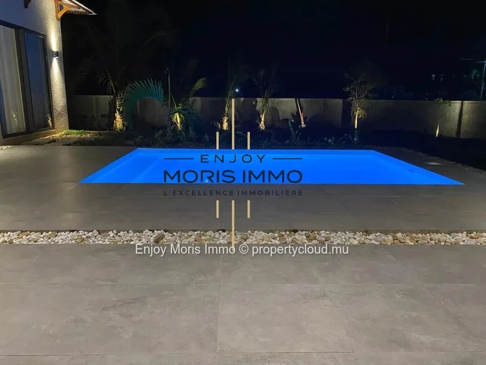 Stunning 4-bedroom modern villa in Calodyne