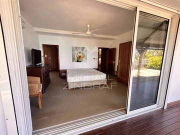 6 Bedroom Villa