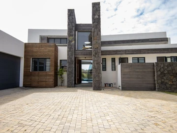 5 Bedroom House