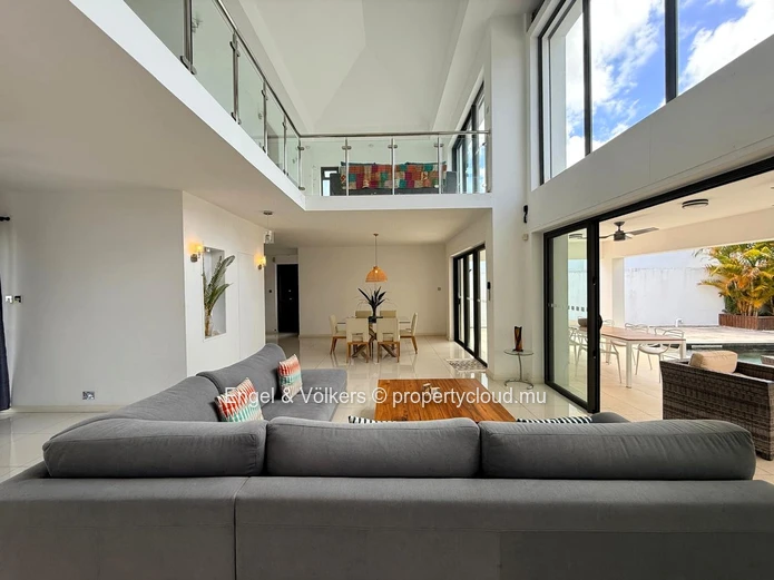 4 Bedroom Villa with Private Pool For Rent at Pereybere