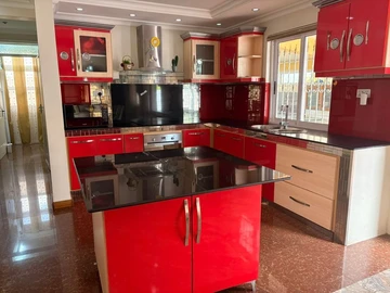 6 Bedroom House
