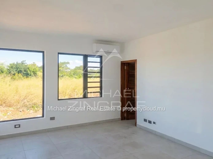 Villa neuve de 3 chambres avec piscine à vendre à Mont Mascal