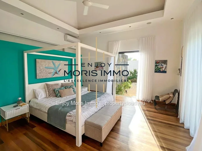 Luxury villa with pool for rent in Grand Baie – Mauritius | 420 m² | 4 en suite bedrooms | Long-term rental