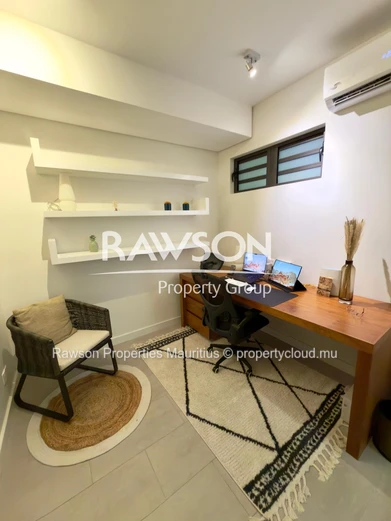 À vendre – Duplex moderne avec vue mer et montagne à Tamarin 
