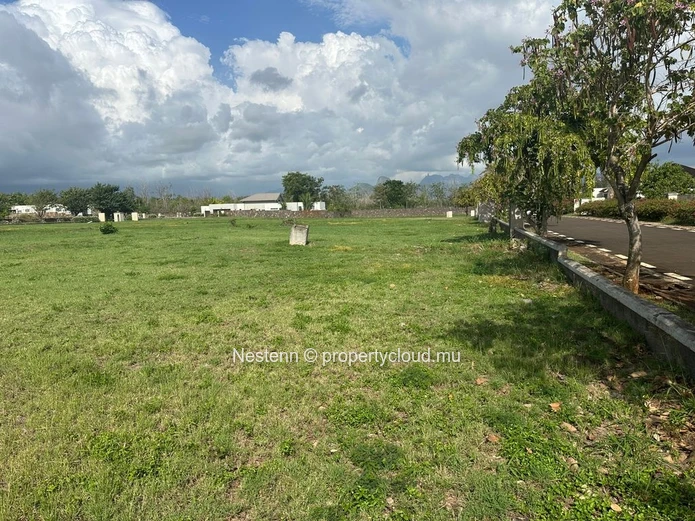 Royal Park - Magnifique Terrain de 1054 m² à vendre à Balaclava, secteur en pleine expansion