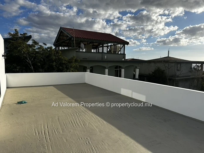 FOR SALE | Beautiful Fully Renovated House with Swimming Pool and Sea View – Flic-en-Flac