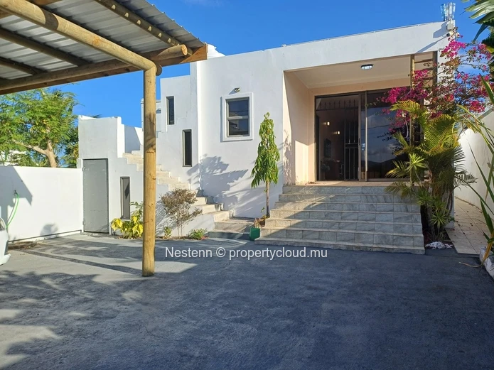 Charming house with a comfortable and modern living space with breathtaking mountain views.