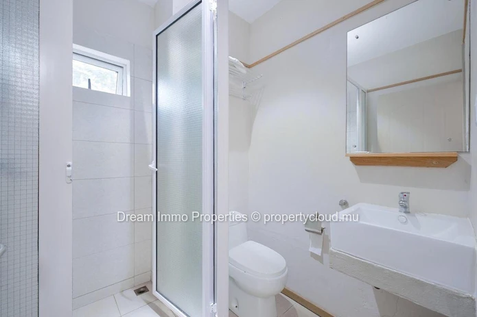 For sale: Building with 4 furnished apartments in Pereybere – Mauritius