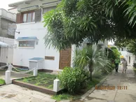 House / Villa - 8 Bedrooms - 369 m²
