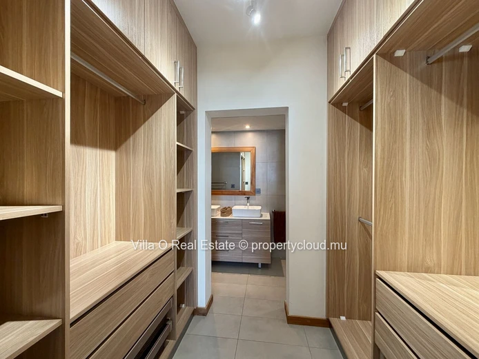 Close to the beach and amenities, beautiful spacious and bright apartment, on the first floor; 3 bedrooms, including ...