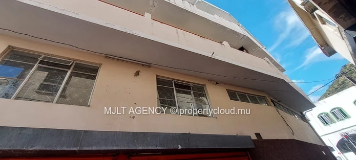 Commercial building - 502 m² Port Louis, North