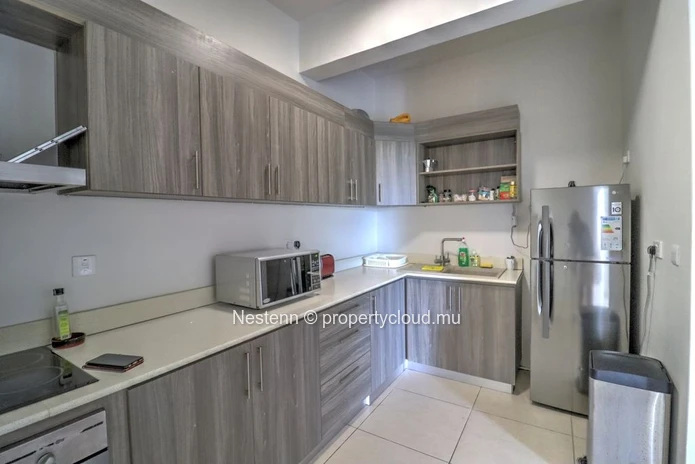 Bel appartement de trois chambres avec terrasse et vue sur la mer