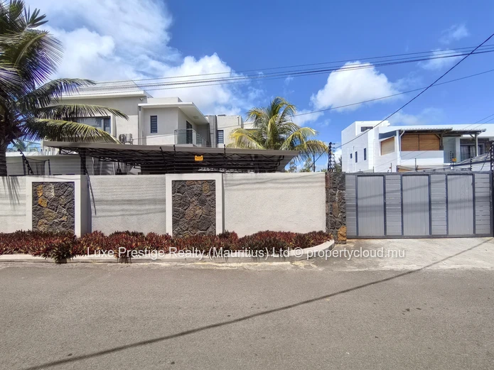Modern 4-Bed Villa with Private Pool & Balcony in Grand Baie