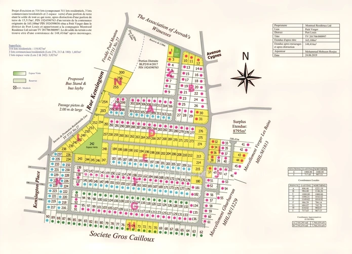 Commercial land for sale in a residential morcellement at Pointe aux sable