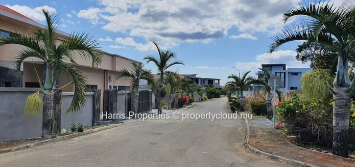 Terrain de 1418m2 à vendre dans le Morcellement Domaine Les Cascades, Arsenal (Mandat exclusif)