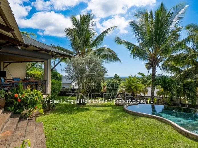 Villa d'Exception avec Vue Panoramique au sein d'un Domaine Résidentiel Prestigieux