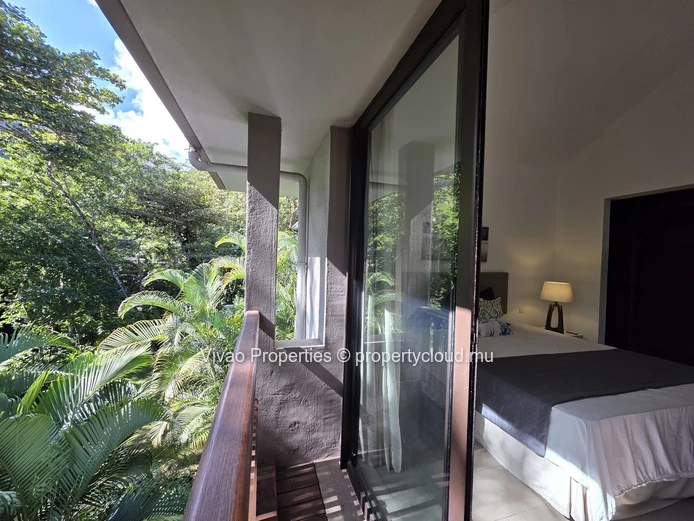 Appartement meublé 3 chambres à louer à Moka (172m²). Magnifique environnement donnant sur la rivière. Ref 16186.