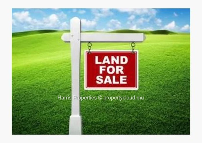 Terrain À Vendre À Port Louis Comprenant 4 Maisons - À Rénover (Mandat exclusif)