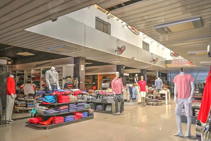 Espace commercial de 1200 m²
