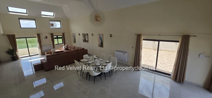 Penthouse de luxe 4 chambres avec vue sur l'océan et grande terrasse – Flic en Flac | Rs 80,000