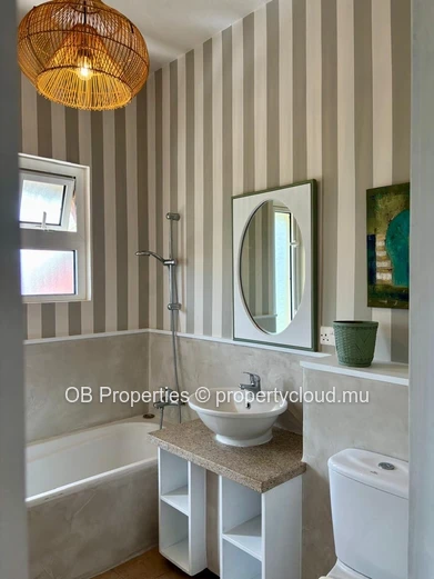 Charmant Penthouse avec Terrasse Privative au Cœur de Bain Bœuf