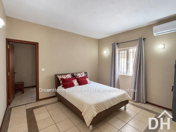 Maison meublée de 3 chambres avec bureau à louer à Tamarin