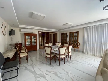 6 Bedroom House