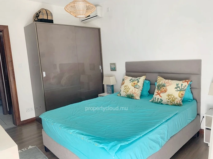 Tamarin for sale and accessible to foreigners, luxury 3 bedroom apartment with a small private swimming pool, garage ...