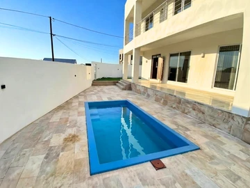 5 Bedroom House