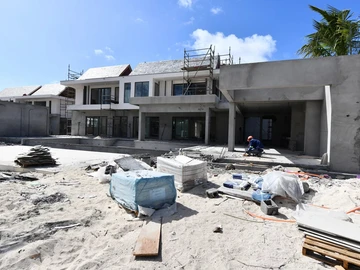 Exclusive beachfront villa for sale in a 5* resort in Poste de Flacq on the east coast of Mauritius